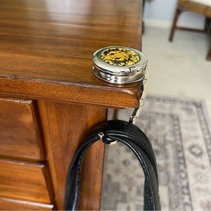 SALE ☘️ TRAVELON Portable Handbag Holder